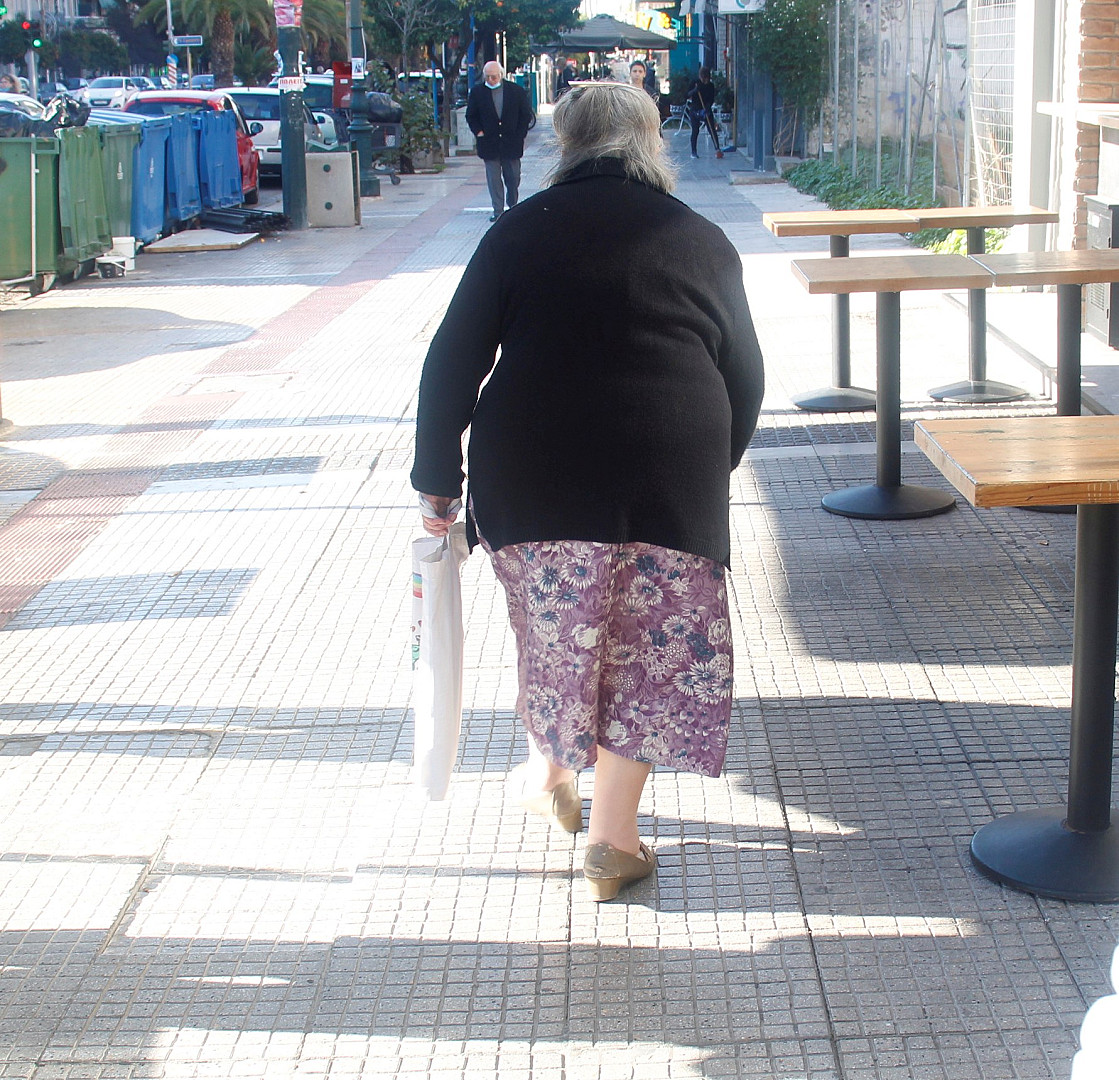 μπάμπω μόνη σε μια ευθεία αποφυγής της σπάθης του Χάροντα.