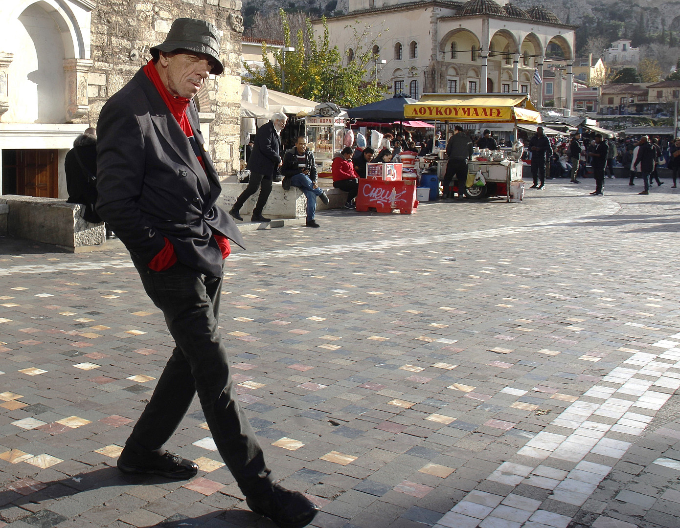 Ο βασιλιάς της πλατεία Μοναστηρακίου.