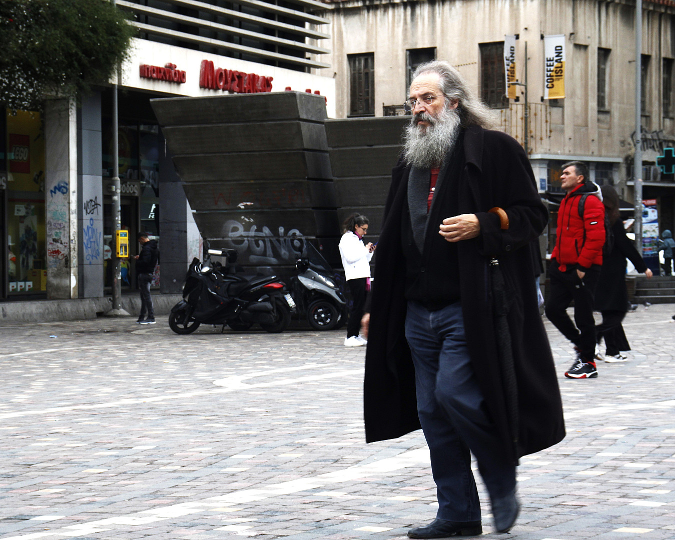 Ηλίας Πετρόπουλος.