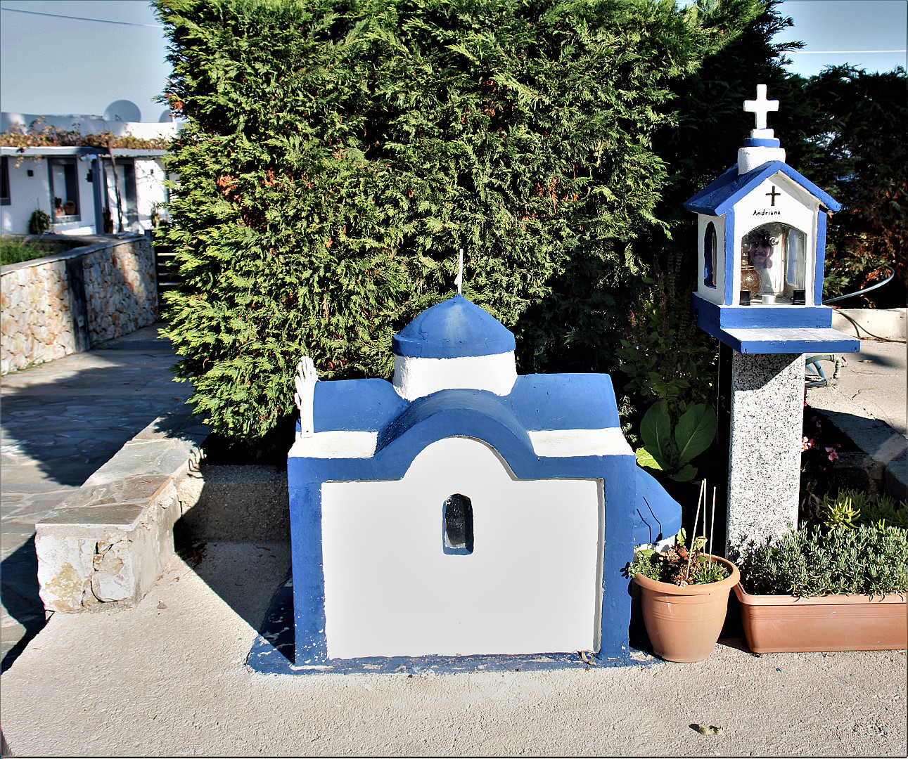 ακόμη ένα εκκλησάκι των δρόμων,