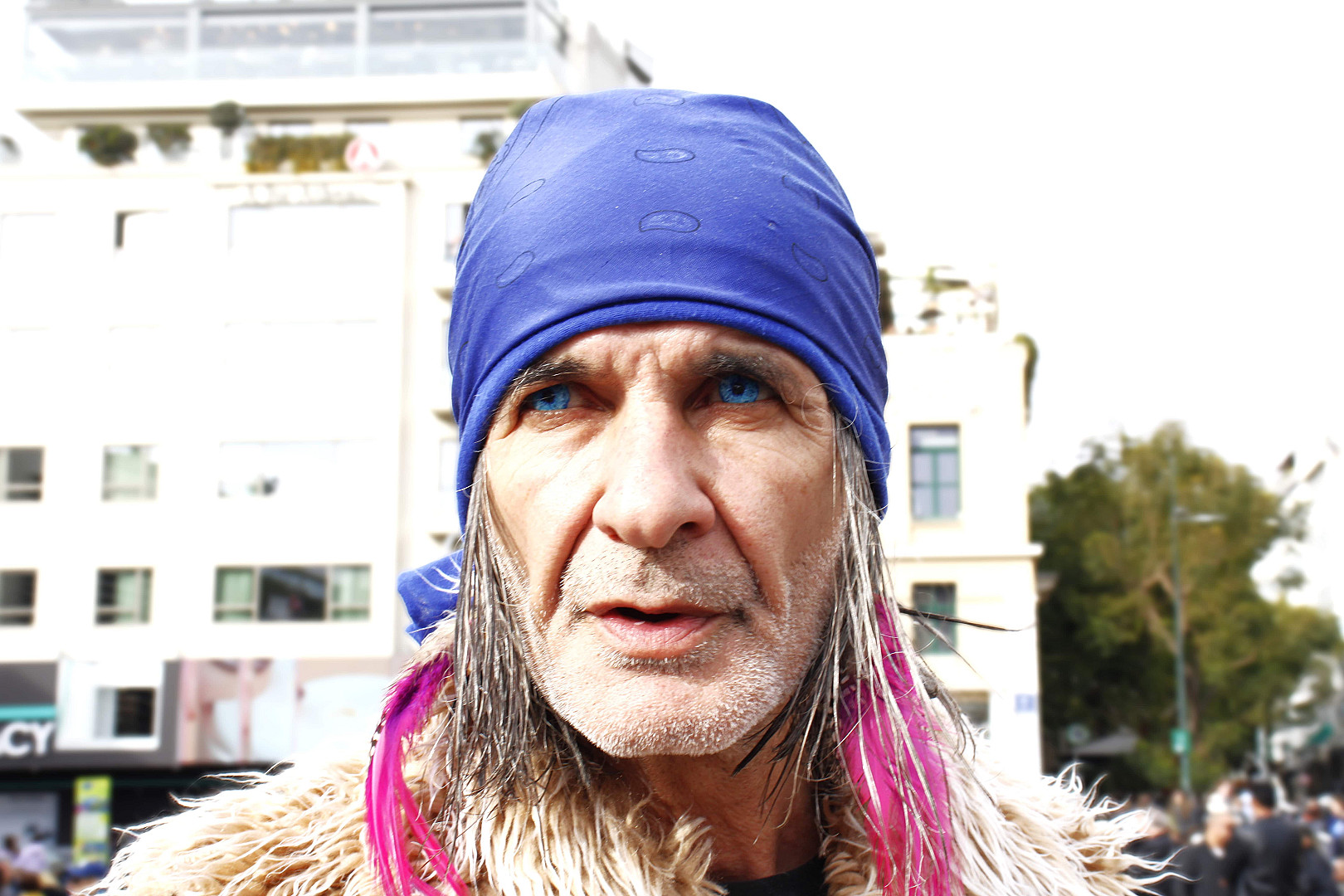 σαν γαλάζια σωτηρία.