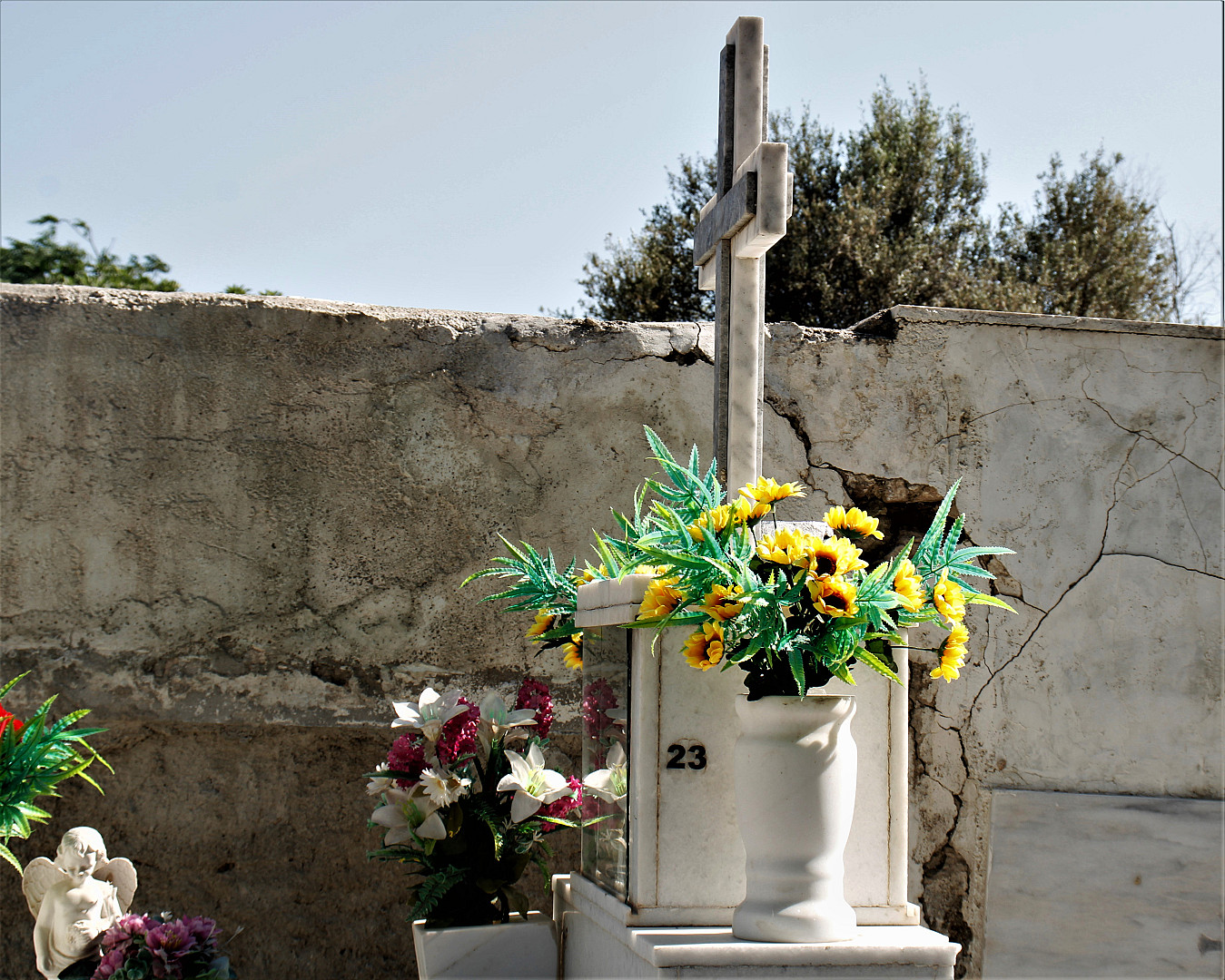 ΕΠΙΣΚΕΨΗ ΣΕ ΝΕΚΡΟΤΑΦΕΙΟ.