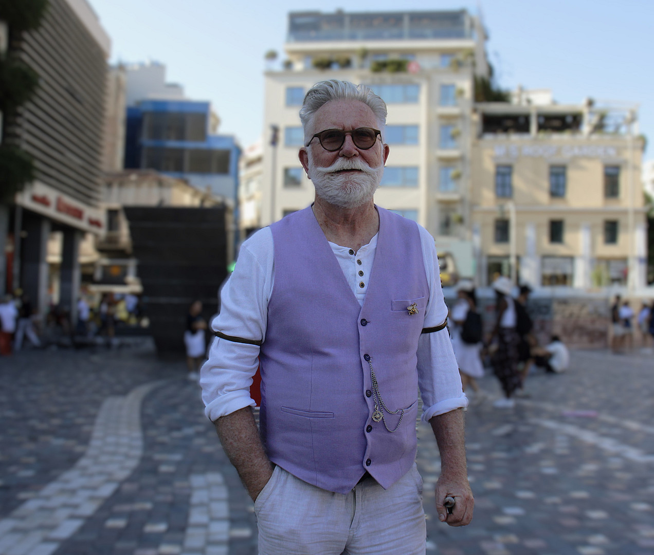 Μέλισσα καρφίτσα.