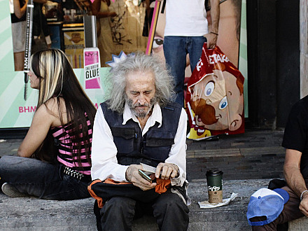 τρελός εφευρέτης.