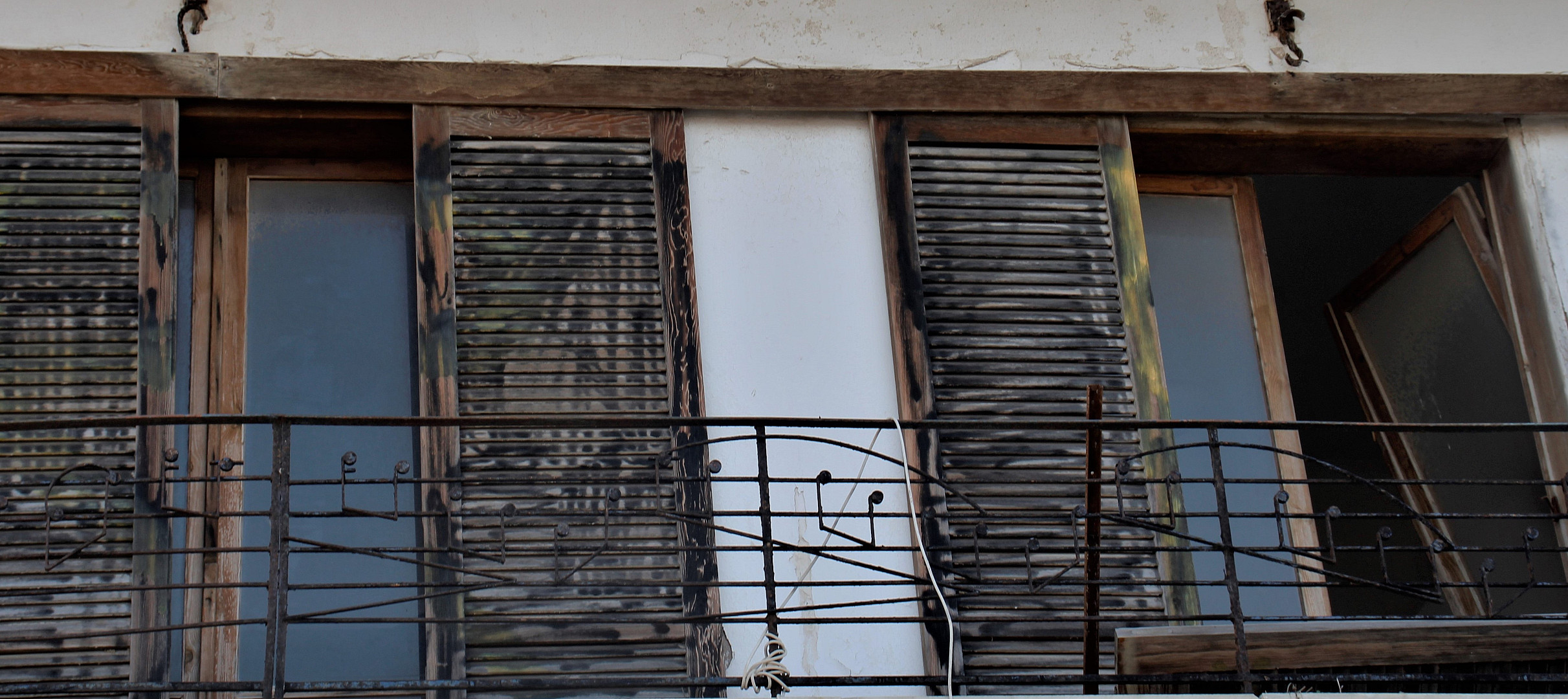 Μπαλκόνι με νότες στα μεταλλικά του μέρη.