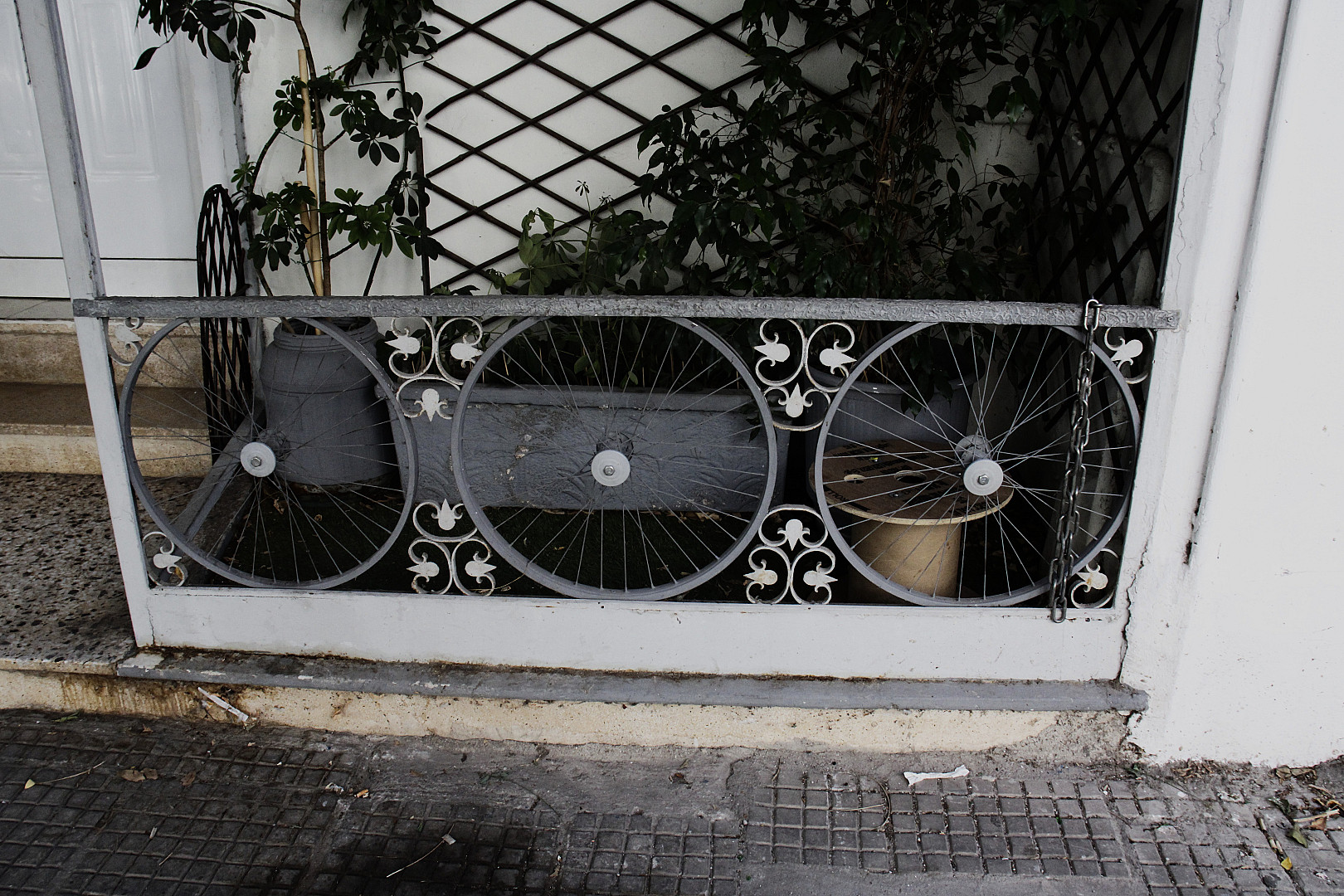 κάγκελα.