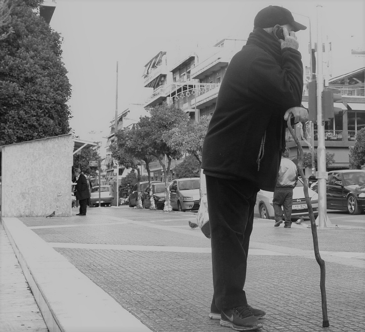 Βράχος και μπαστούνι.