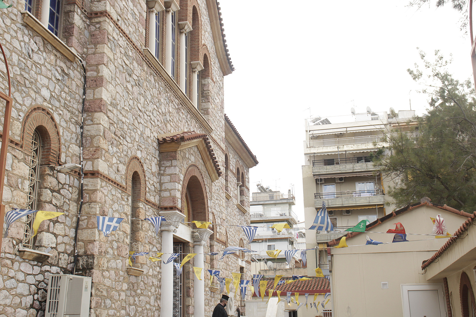 εκκλησία .