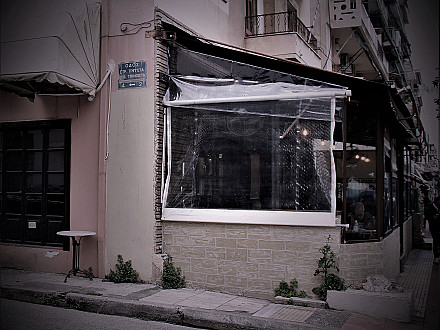 σκοτεινά καφέ.