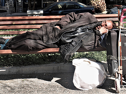 αστεγία.
