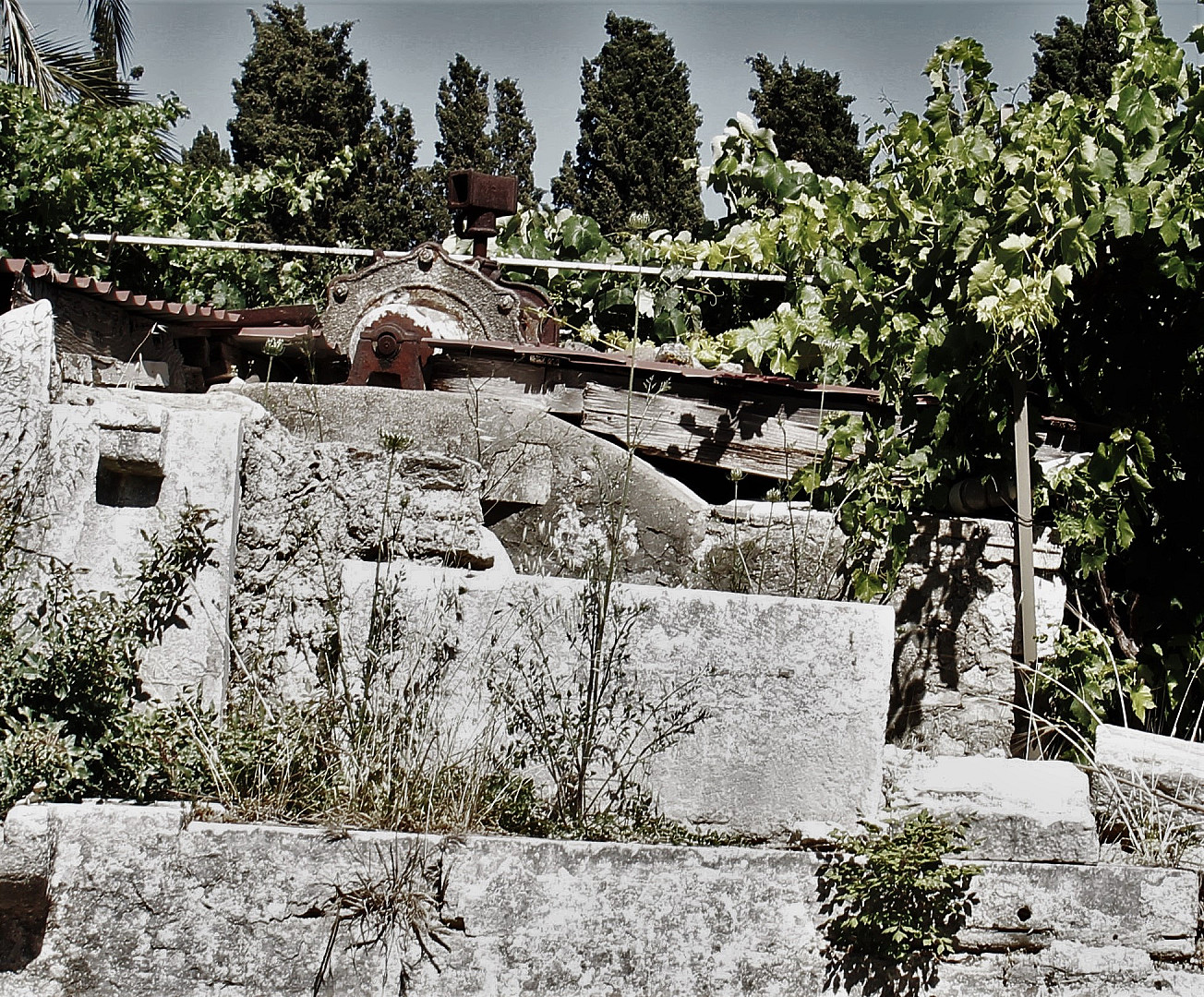 παλιό μαγγανοπήγαδο.