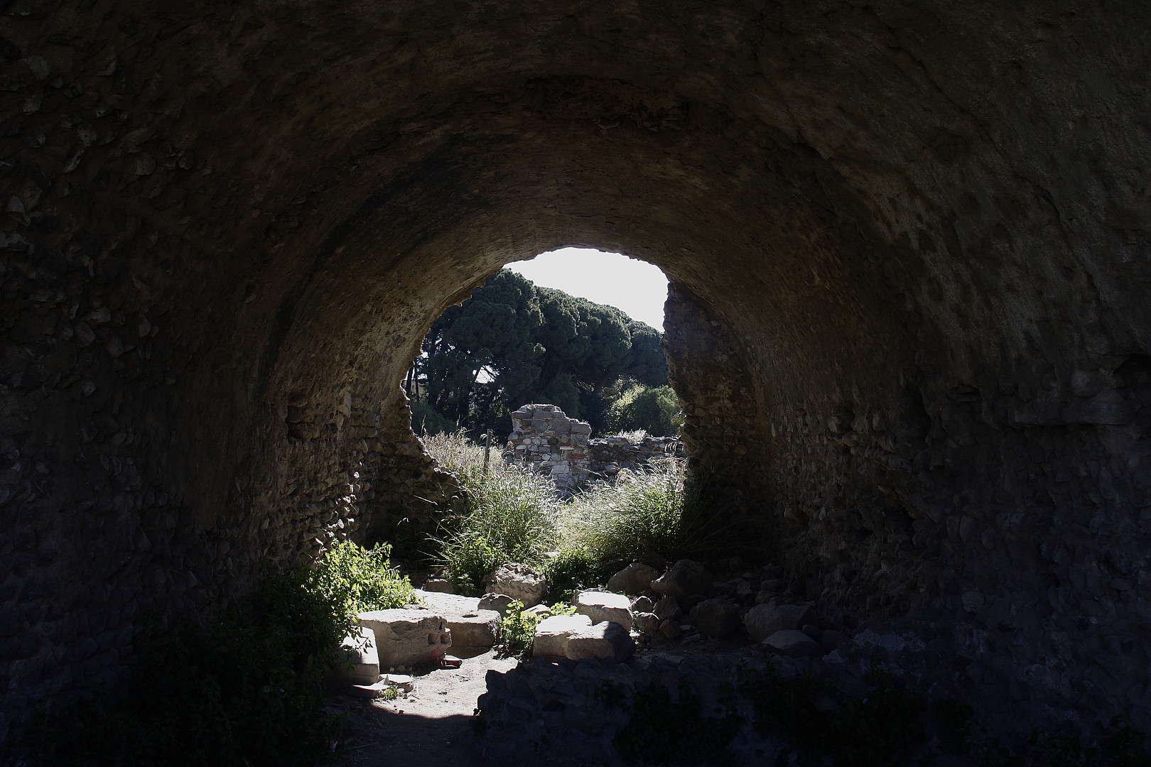 τούνελ και φως.